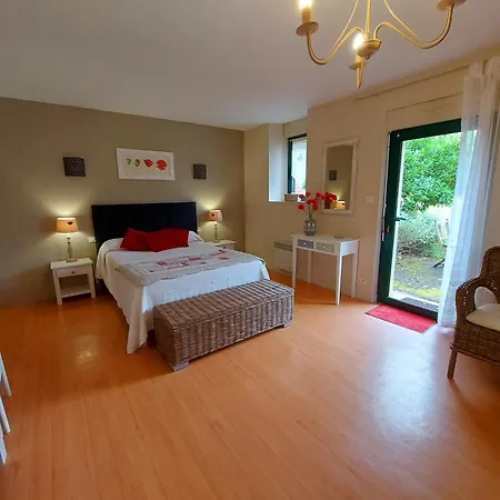 Fleurs Des Champs Bed and breakfast 3*